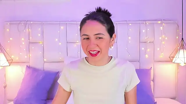 Snapshot of SarahSophia_ chatting on 02/12/25, 11:40 SarahSophia  online show from 02/12/25, 11:40