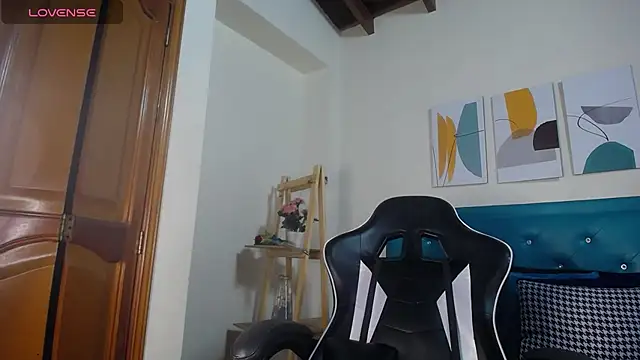 victoria  milf  online show from 12/27/24, 07:35