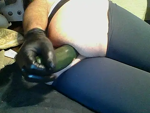 Snapshot of carlosxxx213 chatting on 03/16/26, 02:43 carlosxxx213 online show from 03/16/26, 02:43