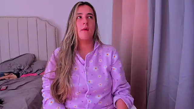 Snapshot of Hanna86 chatting on 04/19/26, 01:54 Hanna86 online show from 04/19/26, 01:54