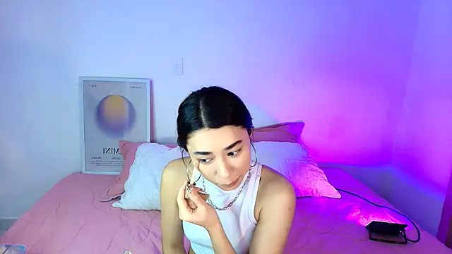 Snapshot of AmyOlimpo chatting on 04/17/26, 12:02 AmyOlimpo online show from 04/17/26, 12:02