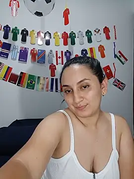 Snapshot of Angeelus2 chatting on 06/20/26, 06:54 Angeelus2 online show from 06/20/26, 06:54