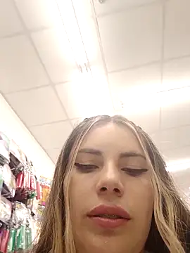 Snapshot of Misscata1106 chatting on 04/15/26, 06:04 Misscata1106 online show from 04/15/26, 06:04