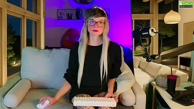 Snapshot of Kittychatte chatting on 10/07/25, 08:06 Kittychatte online show from 10/07/25, 08:06