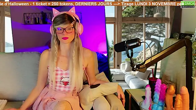 Snapshot of Kittychatte chatting on 11/02/25, 11:01 Kittychatte online show from 11/02/25, 11:01