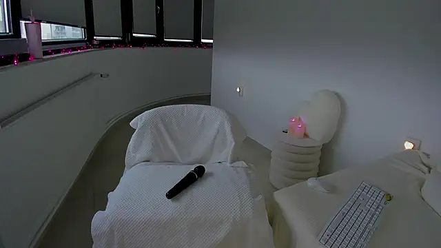 Snapshot of bellahot77 chatting on 03/28/26, 10:48 bellahot77 online show from 03/28/26, 10:48