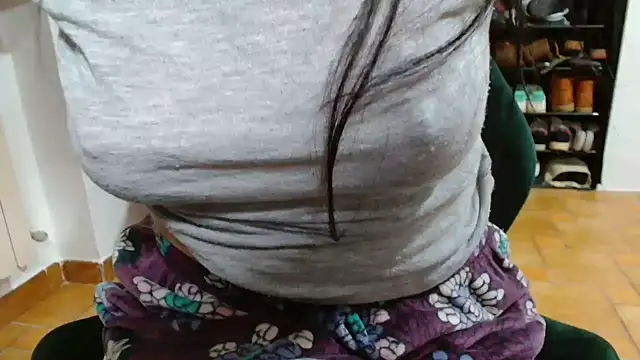 Snapshot of patatinahot87 chatting on 01/14/26, 04:56 patatinahot87 online show from 01/14/26, 04:56