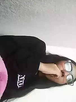 Snapshot of Umaru_uwu chatting on 11/20/25, 07:02 Umaru uwu online show from 11/20/25, 07:02