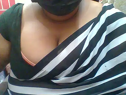 Snapshot of radhatelugu chatting on 10/30/25, 09:00 radhatelugu online show from 10/30/25, 09:00