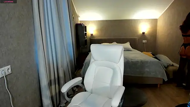 Snapshot of Your_Wet_Desire chatting on 03/20/26, 05:34 Your Wet Desire online show from 03/20/26, 05:34