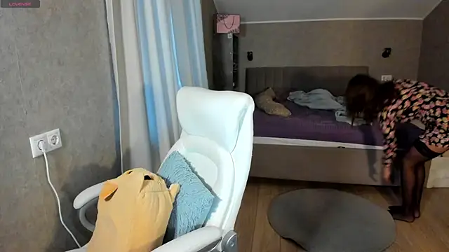 Snapshot of Your_Wet_Desire chatting on 04/08/26, 04:01 Your Wet Desire online show from 04/08/26, 04:01