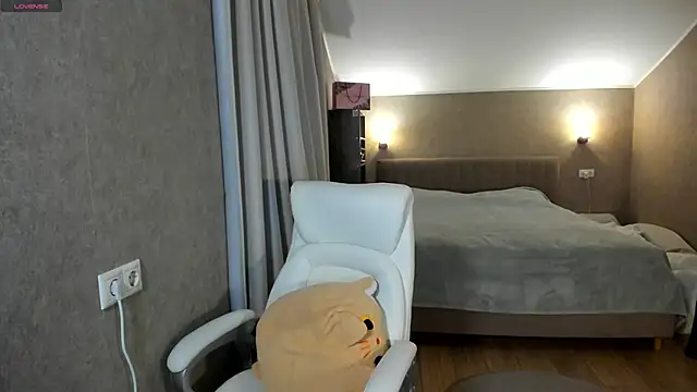 Snapshot of Your_Wet_Desire chatting on 04/16/26, 02:56 Your Wet Desire online show from 04/16/26, 02:56