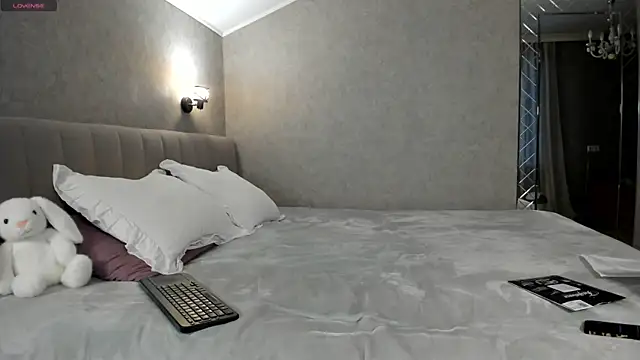 Snapshot of Your_Wet_Desire chatting on 05/18/26, 05:19 Your Wet Desire online show from 05/18/26, 05:19