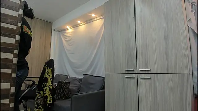 Mhelanny2 online show from 11/25/25, 06:30