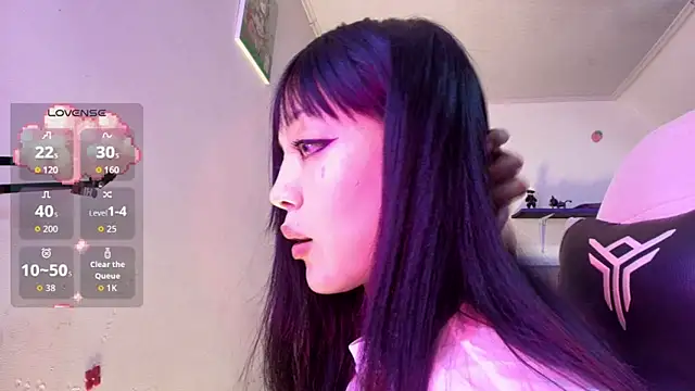 Snapshot of Persia_09 chatting on 10/29/25, 02:14 Persia 09 online show from 10/29/25, 02:14