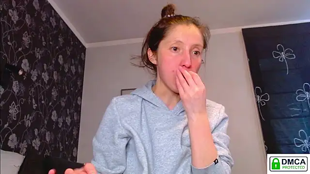 Sophi Cute online show from 03/25/26, 01:39