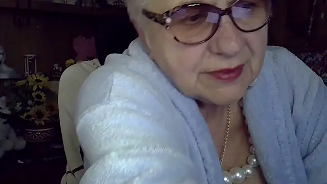 Snapshot of SweetCherry27 chatting on 10/27/25, 05:17 SweetCherry27 online show from 10/27/25, 05:17