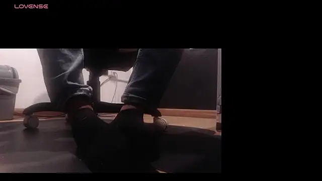 curiousskinny3 online show from 02/11/26, 08:41