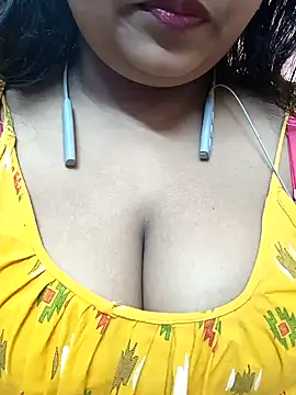 Snapshot of Sophiaboudi chatting on 01/10/25, 05:24 Sophiaboudi online show from 01/10/25, 05:24