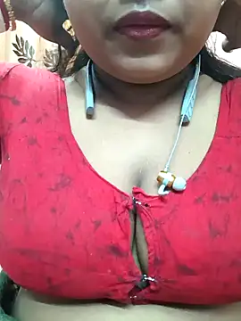 Snapshot of Sophiaboudi chatting on 01/11/25, 05:40 Sophiaboudi online show from 01/11/25, 05:40