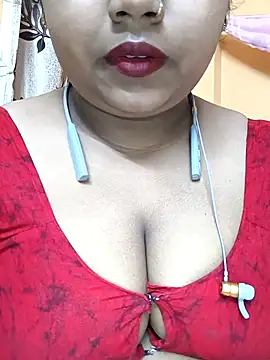 Snapshot of Sophiaboudi chatting on 02/15/25, 05:50 Sophiaboudi online show from 02/15/25, 05:50