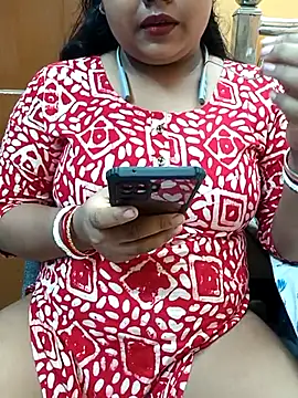 Snapshot of Sophiaboudi chatting on 02/18/25, 05:42 Sophiaboudi online show from 02/18/25, 05:42