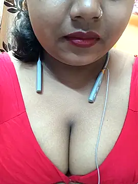 Snapshot of Sophiaboudi chatting on 02/19/25, 05:16 Sophiaboudi online show from 02/19/25, 05:16