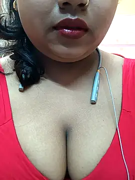 Snapshot of Sophiaboudi chatting on 02/21/25, 05:42 Sophiaboudi online show from 02/21/25, 05:42