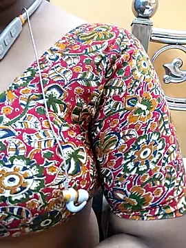 Snapshot of Sophiaboudi chatting on 03/04/25, 05:03 Sophiaboudi online show from 03/04/25, 05:03