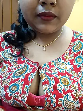 Snapshot of Sophiaboudi chatting on 03/06/25, 05:33 Sophiaboudi online show from 03/06/25, 05:33