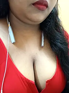 Snapshot of Sophiaboudi chatting on 09/24/25, 07:23 Sophiaboudi online show from 09/24/25, 07:23