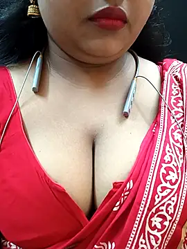 Snapshot of Sophiaboudi chatting on 10/17/25, 05:59 Sophiaboudi online show from 10/17/25, 05:59