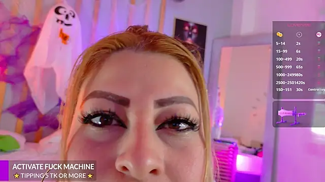 Snapshot of Miss_Pawi chatting on 10/27/25, 05:28 Miss Pawi online show from 10/27/25, 05:28