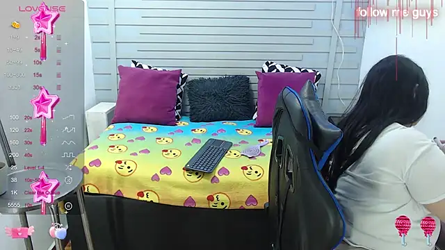 Snapshot of evelin_zaens chatting on 02/07/25, 04:06 evelin zaens online show from 02/07/25, 04:06