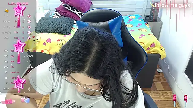 Snapshot of evelin_zaens chatting on 02/07/25, 10:19 evelin zaens online show from 02/07/25, 10:19