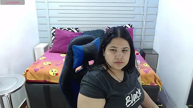 Snapshot of evelin_zaens chatting on 02/08/25, 03:52 evelin zaens online show from 02/08/25, 03:52