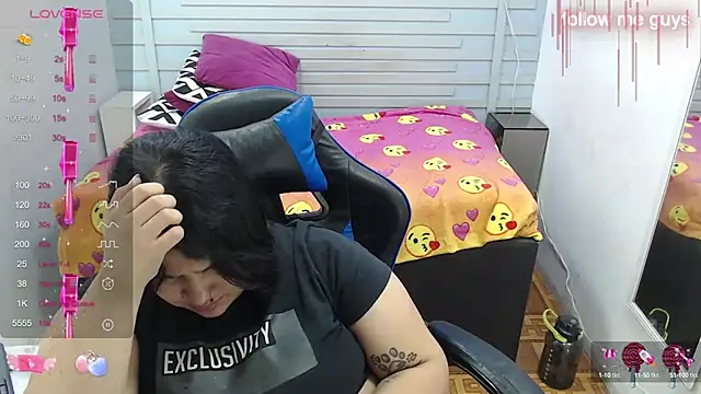 Snapshot of evelin_zaens chatting on 02/15/25, 11:17 evelin zaens online show from 02/15/25, 11:17