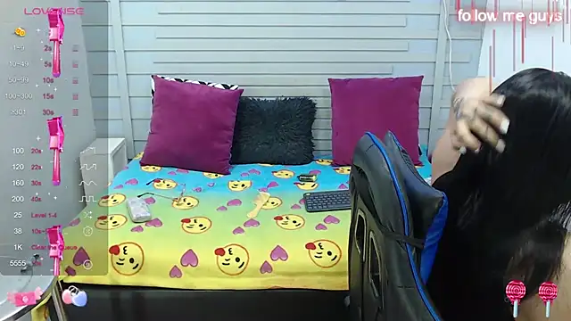 Snapshot of evelin_zaens chatting on 02/17/25, 04:09 evelin zaens online show from 02/17/25, 04:09