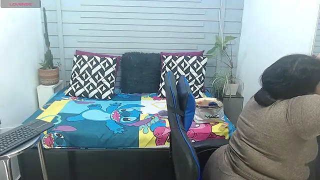 Snapshot of evelin_zaens chatting on 02/25/25, 04:03 evelin zaens online show from 02/25/25, 04:03