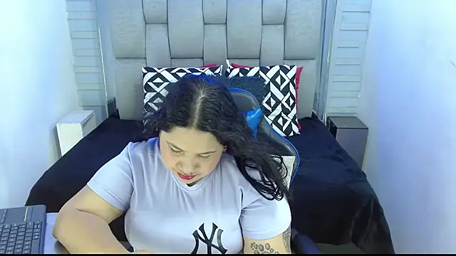 Snapshot of evelin_zaens chatting on 09/16/25, 04:02 evelin zaens online show from 09/16/25, 04:02