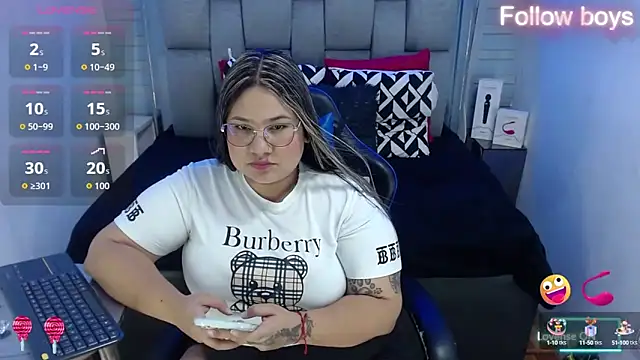 Snapshot of evelin_zaens chatting on 10/03/25, 05:15 evelin zaens online show from 10/03/25, 05:15