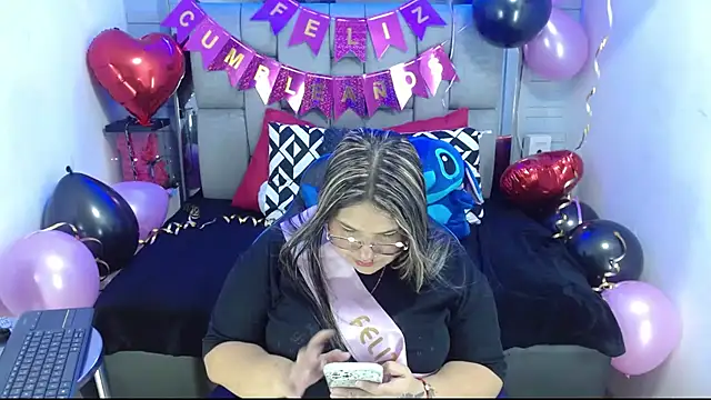 Snapshot of evelin_zaens chatting on 10/10/25, 07:07 evelin zaens online show from 10/10/25, 07:07