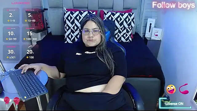 Snapshot of evelin_zaens chatting on 10/12/25, 04:28 evelin zaens online show from 10/12/25, 04:28