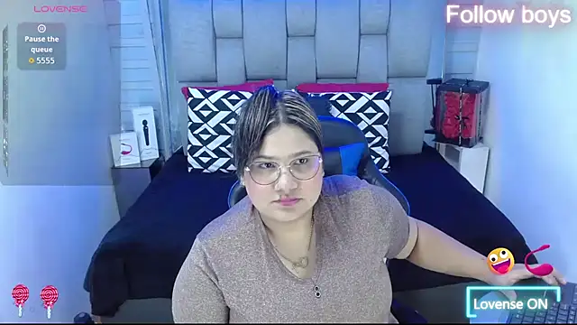 Snapshot of evelin_zaens chatting on 10/14/25, 04:57 evelin zaens online show from 10/14/25, 04:57