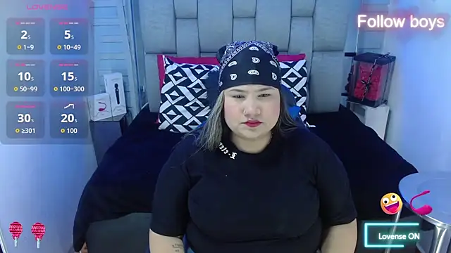 Snapshot of evelin_zaens chatting on 10/19/25, 04:57 evelin zaens online show from 10/19/25, 04:57