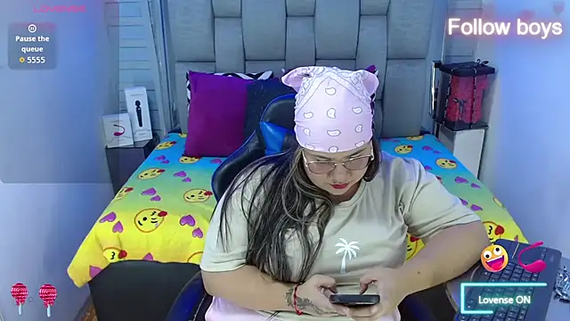 Snapshot of evelin_zaens chatting on 10/22/25, 04:35 evelin zaens online show from 10/22/25, 04:35