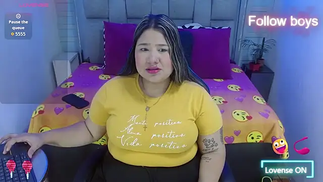 Snapshot of evelin_zaens chatting on 10/30/25, 04:14 evelin zaens online show from 10/30/25, 04:14