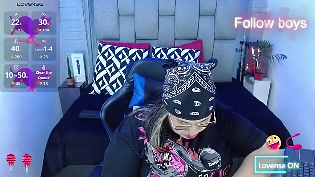 Snapshot of evelin_zaens chatting on 11/20/25, 04:01 evelin zaens online show from 11/20/25, 04:01