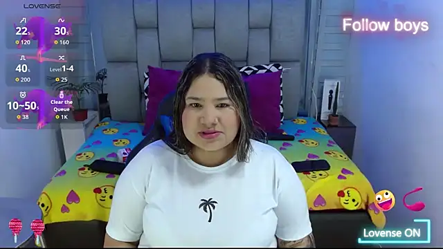 Snapshot of evelin_zaens chatting on 12/04/25, 12:47 evelin zaens online show from 12/04/25, 12:47