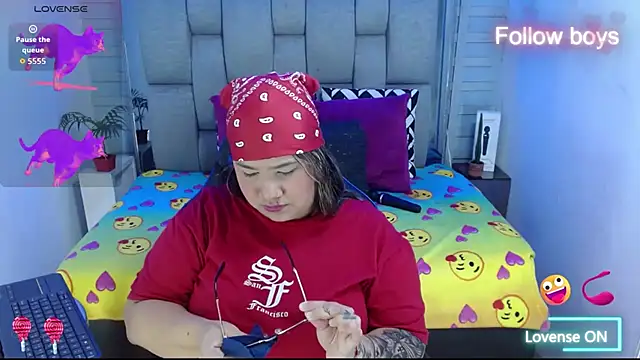 Snapshot of evelin_zaens chatting on 12/05/25, 04:21 evelin zaens online show from 12/05/25, 04:21